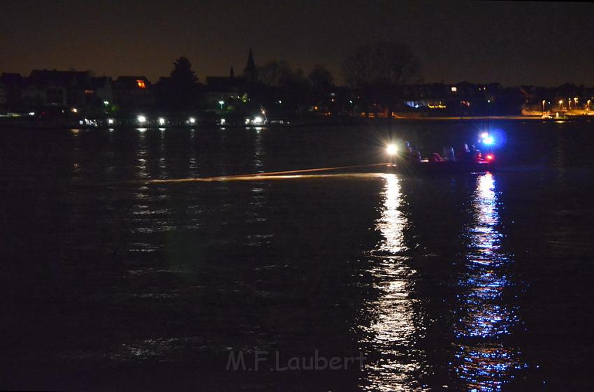 Einsatz BF Koeln PKW im Rhein Mondorf Hersel P122.JPG